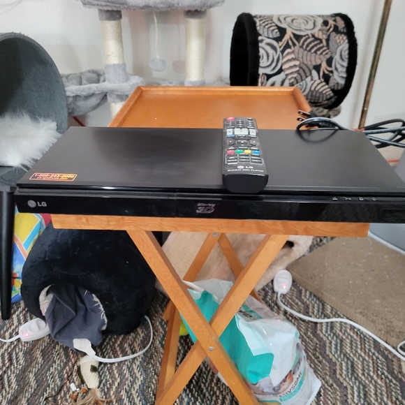 LG 3D Blu-ray player with built in Wi-Fi - Picture 2 of 9